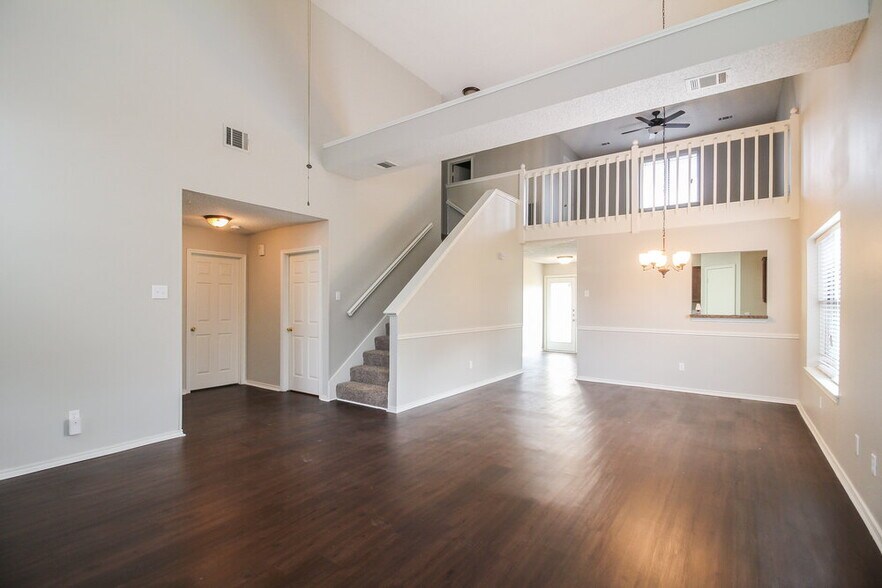 Building Photo - 819 Mayfield Dr