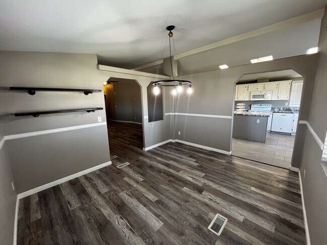 Building Photo - Pioneer