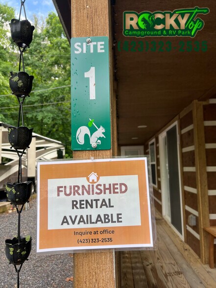 Building Photo - 496 Pearl Ln