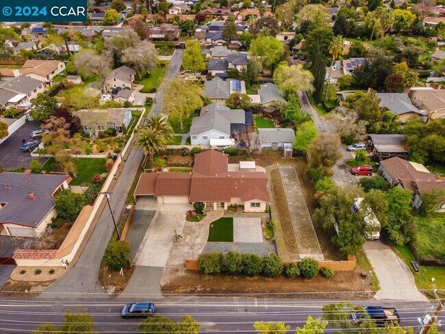 Building Photo - 1326 Babel Ln