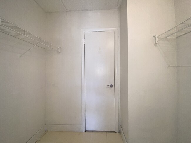 Building Photo - 4500 N Flagler Dr