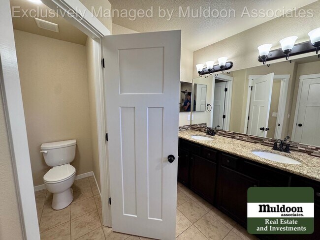 Building Photo - Spacious 5 Bedroom, 3.5 Bath Home with 3-Car Garage, and Pet-Friendly Living in 80925!