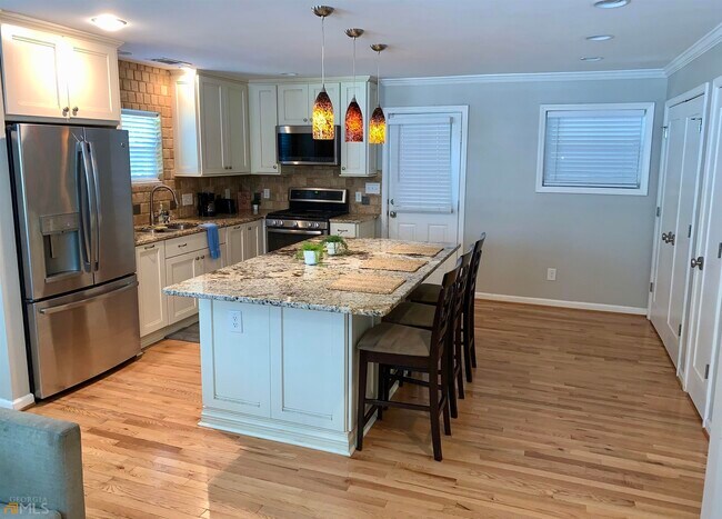 Building Photo - 1637 Laurel Ave NW