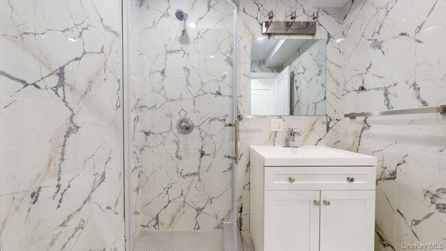 Building Photo - 72-17 66th Pl