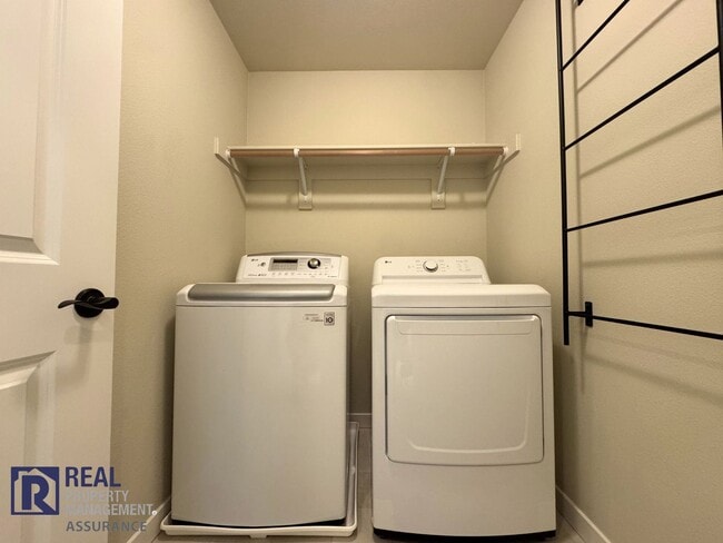 Building Photo - 28857 SW Geneva Loop