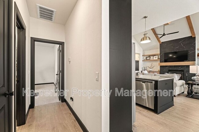 Building Photo - 2805 Crystal Creek Dr