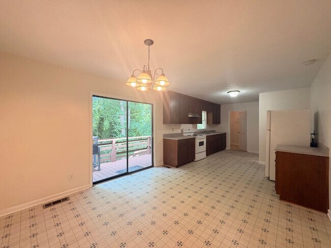 Building Photo - 1112 Ridge Dr