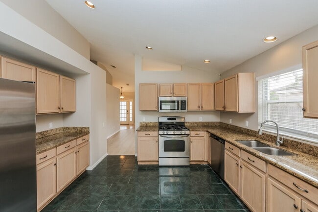 Building Photo - 29613 Morningmist Dr