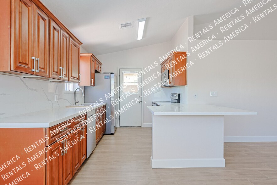 Building Photo - 10021 N 66th Ave