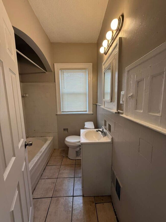 Building Photo - 13331 Strathmoor St