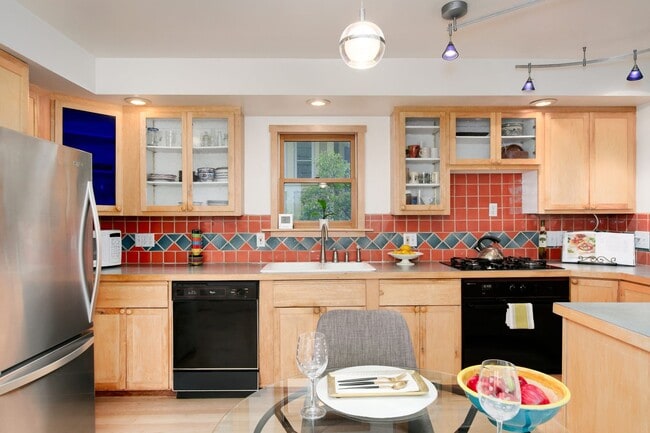 Building Photo - Charming Old Town Louisville Bungalow with Solar & Carriage House!