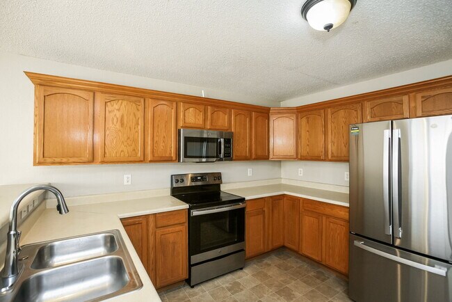Building Photo - 4327 Raintree Rd