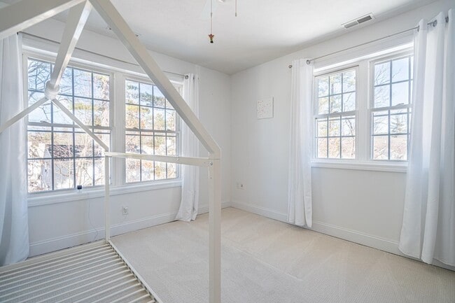 Building Photo - 5 Lowther Pl