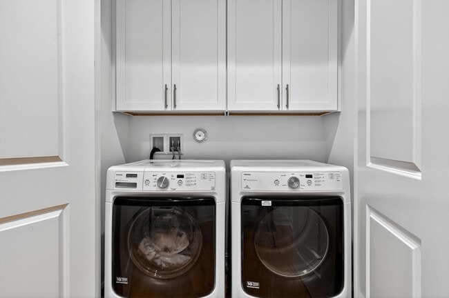 Building Photo - 121 Lily Ln