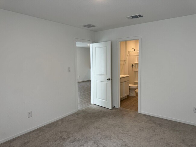 Building Photo - 12931 Kathleen St