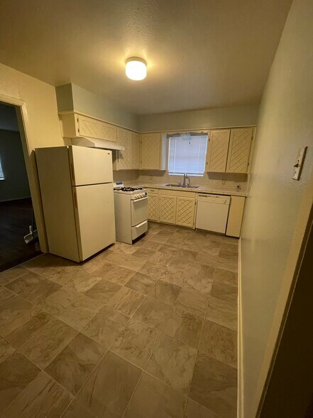 Building Photo - 1108 Neff St