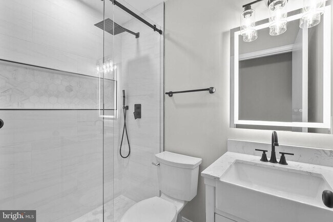 Building Photo - 3887 Shadywood Dr