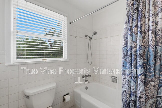 Building Photo - 2423 W Gramercy Pl
