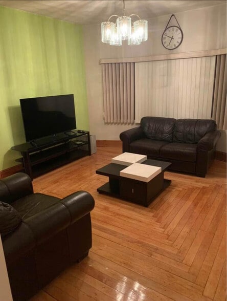 Building Photo - 784 Broadway