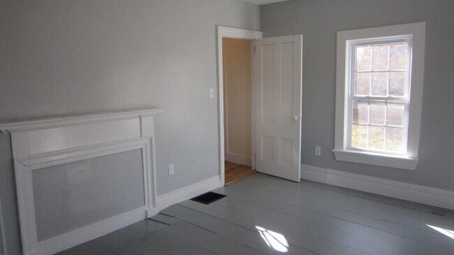 Building Photo - 403 Stebbins Rd