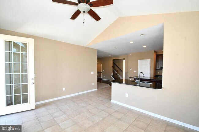 Building Photo - 9 Latham Ln
