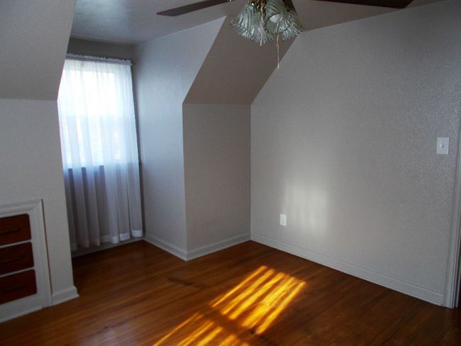 Building Photo - 25 Trumbull Ave SE