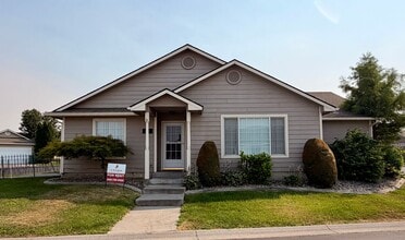 Building Photo - 2421 S Arthur Ct
