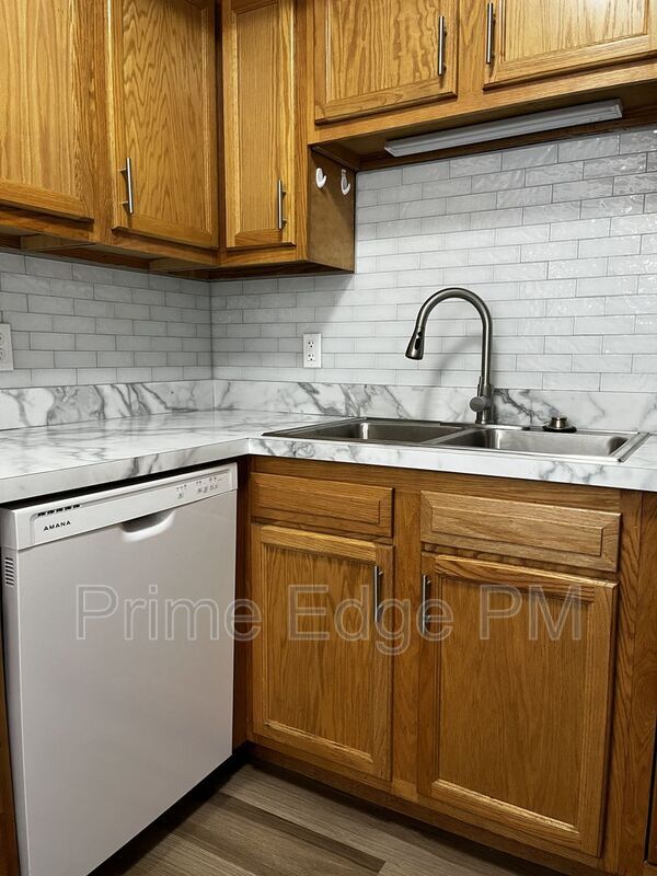 Building Photo - 6235 Holdrege-B6