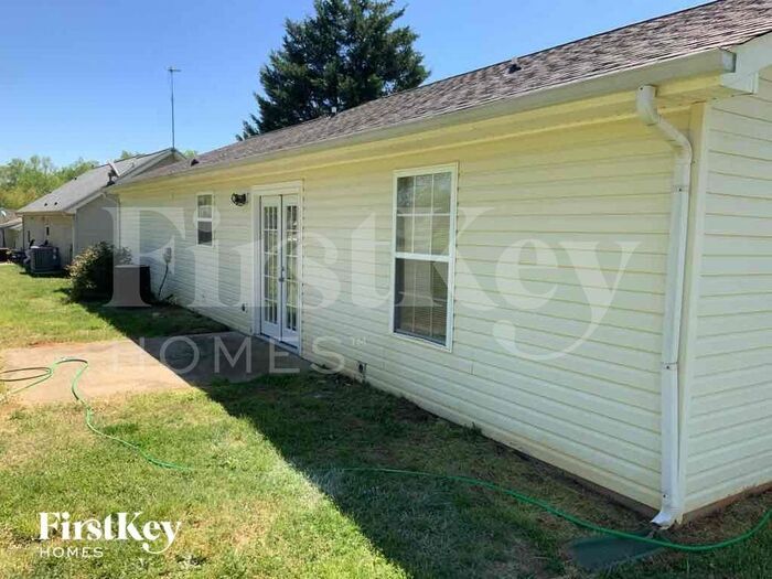 Building Photo - 5685 Cottage Ln