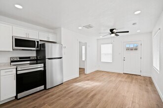 Building Photo - 300 W 100 N