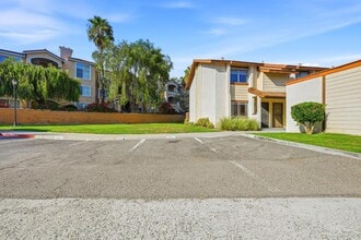 Building Photo - 5130 N River Rd