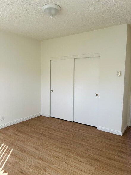 Building Photo - 447 E 61st St