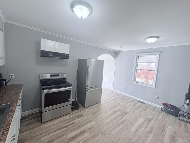 Building Photo - 131 Cole Dr