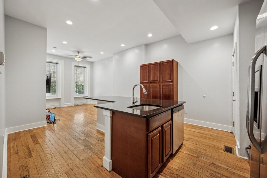 Primary Photo - 1703 W Montgomery Ave