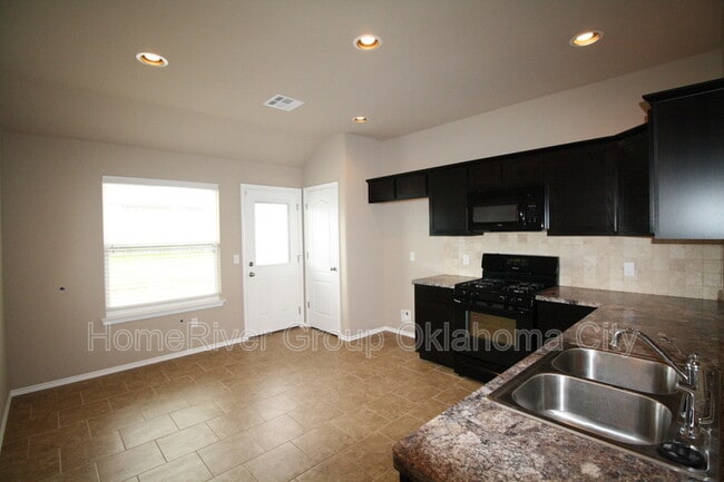 Building Photo - 13121 Beekman Dr