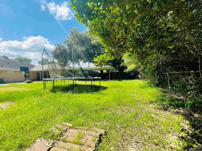 Building Photo - 4036 Ridgemont Dr