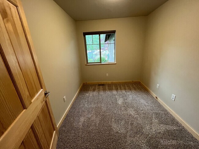 Building Photo - Beautiful Single Level home in Sisters!