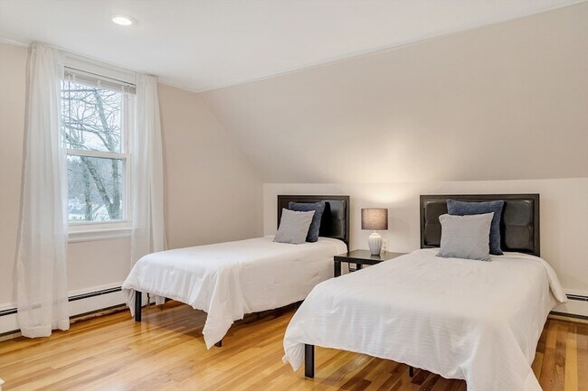 Building Photo - 24 Ledgelawn Ave