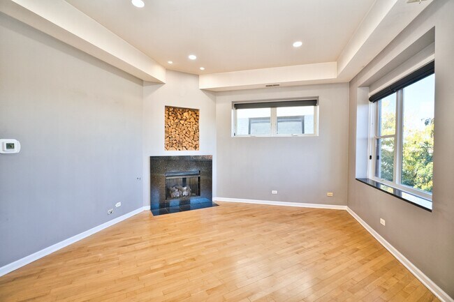 Building Photo - 2317 W Wolfram St