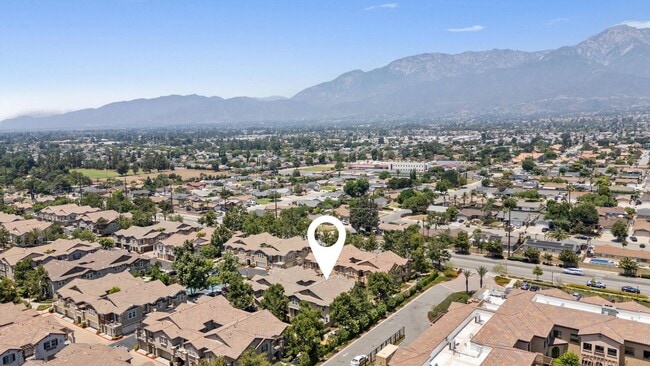 Building Photo - Quiet Home with Stunning Mountain Views