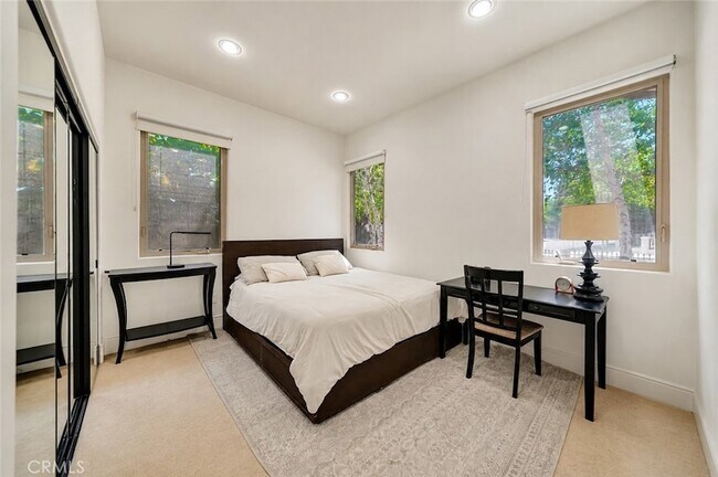 Building Photo - 4822 Valjean Ave