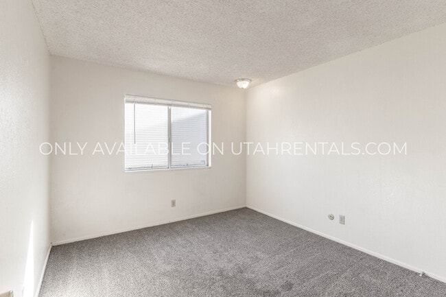 Building Photo - 2416 E 6895 S