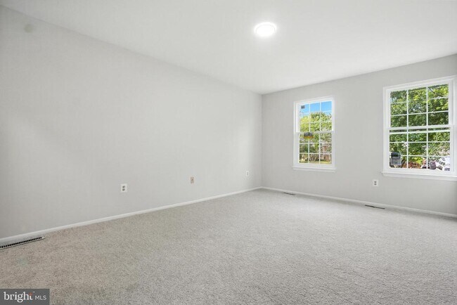 Building Photo - 4739 Bates Dr