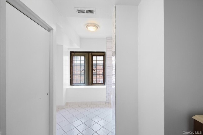 Building Photo - 320 Chateau Rive