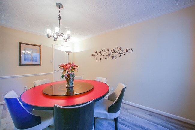 Building Photo - 9511 Sharpcrest St