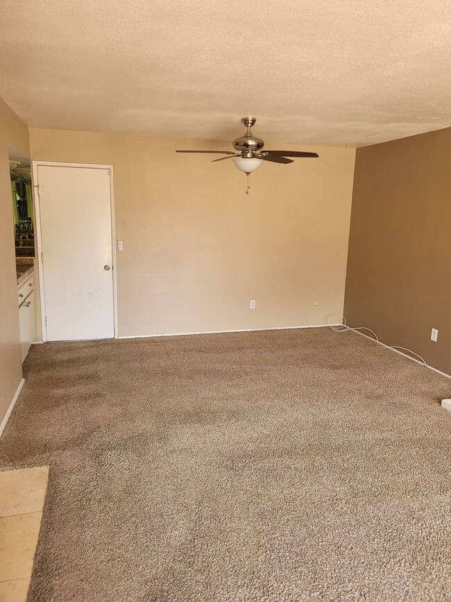 Building Photo - Spacious Home In A Great Location