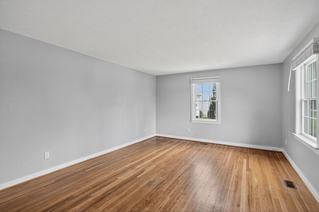 Building Photo - 4 Bedroom Rental