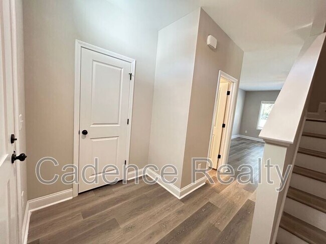 Building Photo - 1637 Grey Cliff Run