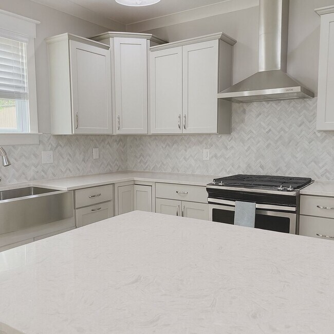 Building Photo - 2-712 S State St