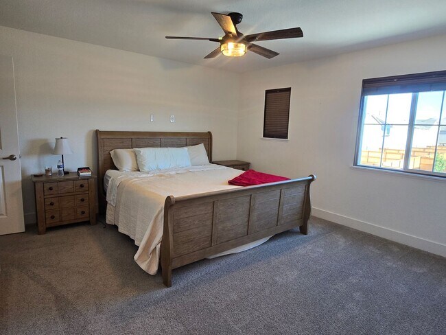 Building Photo - Newer 2 story home in Stonebrook Village- ...